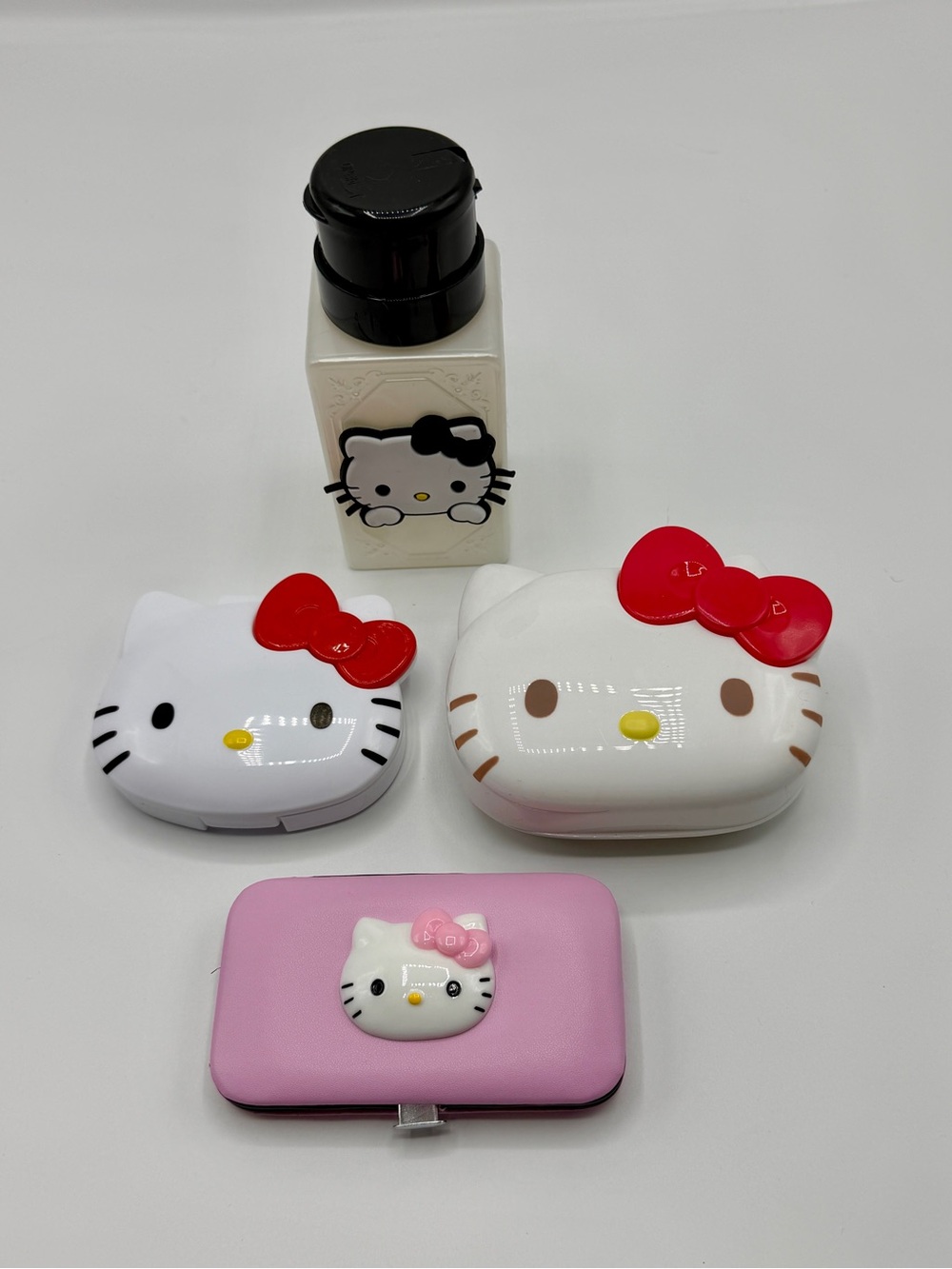 Sanrio Hello Kitty Cosmetic Set in White, Pink, Red